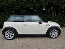Mini Mini Cooper S 1.6 CHILI Pack Auto (PANORAMIC ROOF+SAT NAV+BLUETOOTH+HEATED Lounge LEATHER+XENONS+PDC) - Thumb 2