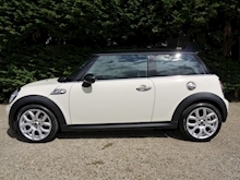 Mini Mini Cooper S 1.6 CHILI Pack Auto (PANORAMIC ROOF+SAT NAV+BLUETOOTH+HEATED Lounge LEATHER+XENONS+PDC) - Thumb 27