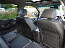 Nissan Pathfinder 2.5 DCi Tekna 7 Seater Auto (SAT NAV+Bluetooth+TOW Bar+Rear CAMERA+Sunroof+HEATED Seats+History) - Thumb 40