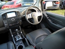 Nissan Pathfinder 2.5 DCi Tekna 7 Seater Auto (SAT NAV+Bluetooth+TOW Bar+Rear CAMERA+Sunroof+HEATED Seats+History) - Thumb 27