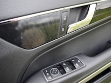 Mercedes-Benz E Class E350 CGi Blueefficiency Sport (Full Leather+Surround Sound Harmon Kardon LOGIC 7+Airscarf+History) - Thumb 41