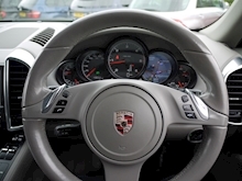 Porsche Cayenne 3.0D V6 Tiptronic S (Air Suspension+PCM+Tel Module+Voice+Seat Heating+History) - Thumb 29