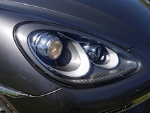 Porsche Cayenne 3.0D V6 Tiptronic S (Air Suspension+PCM+Tel Module+Voice+Seat Heating+History) - Thumb 17