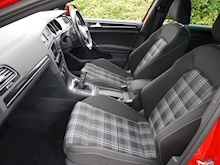 Volkswagen Golf GTD (Discover Sat Nav PRO+KEYLESS+Adaptive Cruise+POWER Mirrors+PRIVACY+Xenons+Winter Pk) - Thumb 17