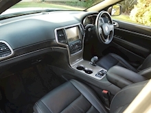 Jeep Grand Cherokee V6 CRD Limited Plus (Heated Steering Wheel+KEYLESS+DAB+Sat Nav+Power Tailgate+Jeep History) - Thumb 32