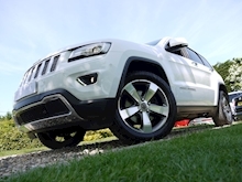 Jeep Grand Cherokee V6 CRD Limited Plus (Heated Steering Wheel+KEYLESS+DAB+Sat Nav+Power Tailgate+Jeep History) - Thumb 19