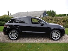 Porsche Macan 3.0 S PDK (PAN Roof+Black Pack+18 Way Adaptive Sports MEMORY, HEATED Seats+ULEZ Friendly) - Thumb 2