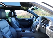 Volkswagen Touareg Touareg TDI V6 BlueMotion Tech R-Line Plus (PAN ROOF+360 Camera+KEYLESS+Privacy+HEATED Everything) - Thumb 7