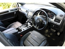 Volkswagen Touareg Touareg TDI V6 BlueMotion Tech R-Line Plus (PAN ROOF+360 Camera+KEYLESS+Privacy+HEATED Everything) - Thumb 5