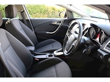Vauxhall Astra CDTi Sri (Auto+Cruise+Air Con+Shadow Alloys+Great Value) - Thumb 11