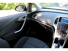 Vauxhall Astra CDTi Sri (Auto+Cruise+Air Con+Shadow Alloys+Great Value) - Thumb 17