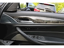 BMW 5 Series 530e M Sport (MEGA Spec+COMFORT, VENTILATING MASSAGE Seats+HEADS UP+VDC Suspension) - Thumb 21