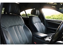 BMW 5 Series 530e M Sport (MEGA Spec+COMFORT, VENTILATING MASSAGE Seats+HEADS UP+VDC Suspension) - Thumb 31