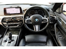 BMW 5 Series 530e M Sport (MEGA Spec+COMFORT, VENTILATING MASSAGE Seats+HEADS UP+VDC Suspension) - Thumb 25