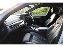 BMW 5 Series 530e M Sport (MEGA Spec+COMFORT, VENTILATING MASSAGE Seats+HEADS UP+VDC Suspension) - Thumb 38