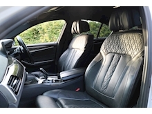 BMW 5 Series 530e M Sport (MEGA Spec+COMFORT, VENTILATING MASSAGE Seats+HEADS UP+VDC Suspension) - Thumb 40