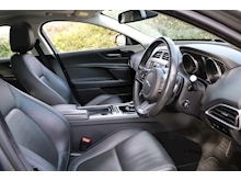 Jaguar XE 2.0D Portfolio AWD 25d 240BHP (2018 Model Year+PANORAMIC Glass Roof+AWD+Full JAGUAR History) - Thumb 28
