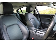 Jaguar XE 2.0D Portfolio AWD 25d 240BHP (2018 Model Year+PANORAMIC Glass Roof+AWD+Full JAGUAR History) - Thumb 37