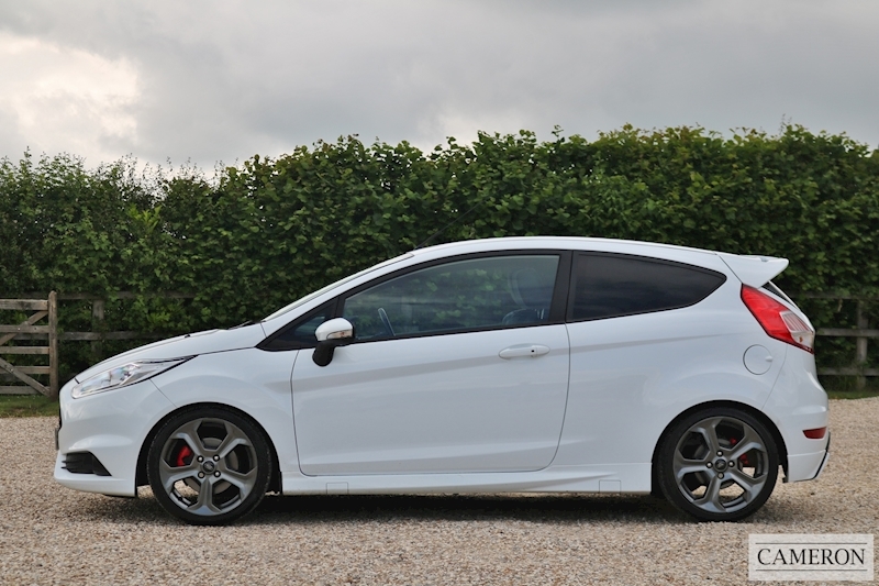 Ford 1.6 EcoBoost ST-3 Hatchback 3dr Petrol Manual (138 g/km, 180 bhp)