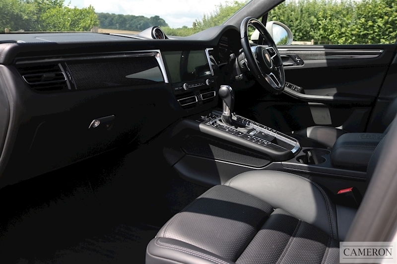 Porsche Macan Turbo 2.9 5dr SUV Automatic Petrol