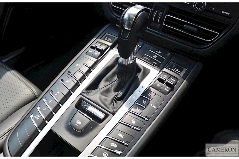 Porsche Macan Turbo 2.9 5dr SUV Automatic Petrol