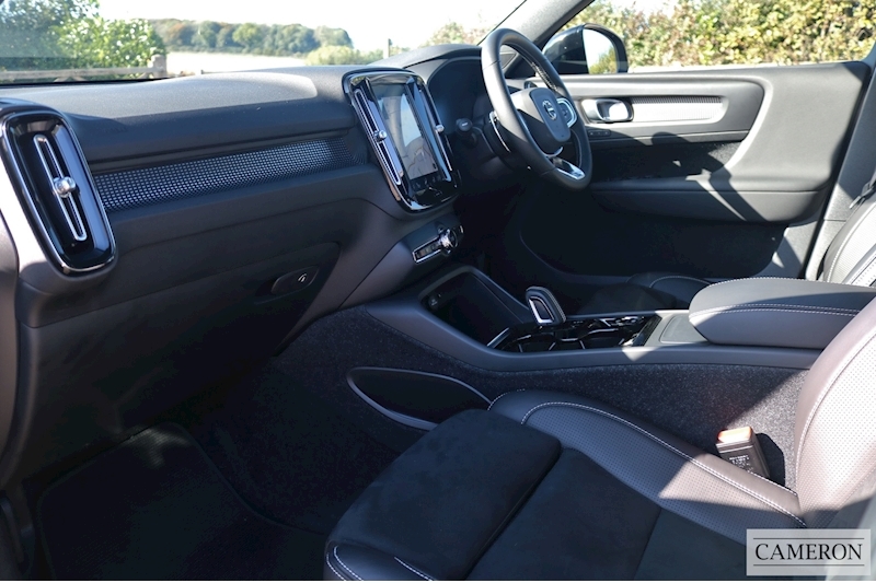 Volvo 1.5 T3 R-Design Pro SUV 5dr Petrol Auto (s/s) (163 ps)