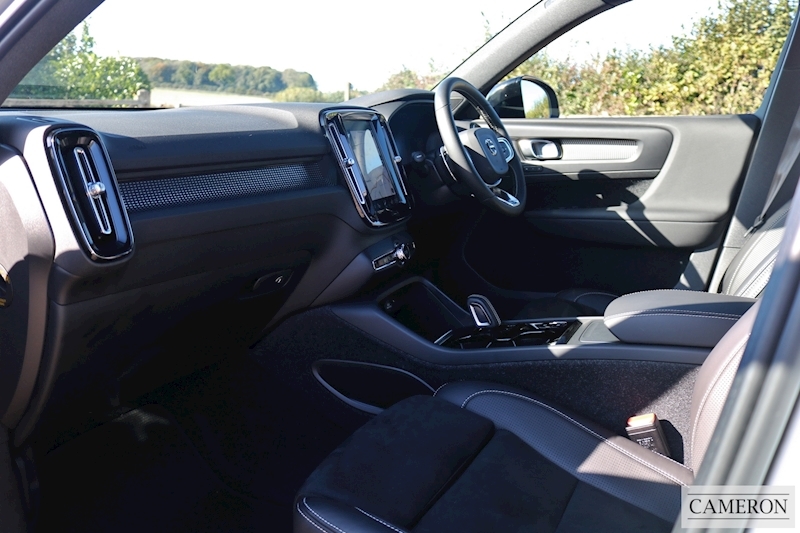 Volvo 1.5 T3 R-Design Pro SUV 5dr Petrol Auto (s/s) (163 ps)