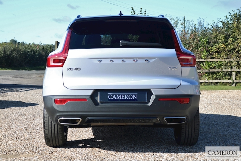 Volvo 1.5 T3 R-Design Pro SUV 5dr Petrol Auto (s/s) (163 ps)