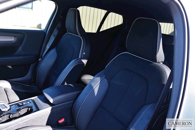 Volvo 1.5 T3 R-Design Pro SUV 5dr Petrol Auto (s/s) (163 ps)