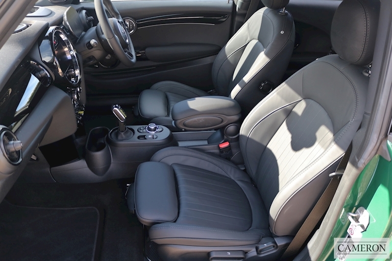 MINI 32.6kWh Level 3 Hatchback 3dr Electric Auto (184 ps)