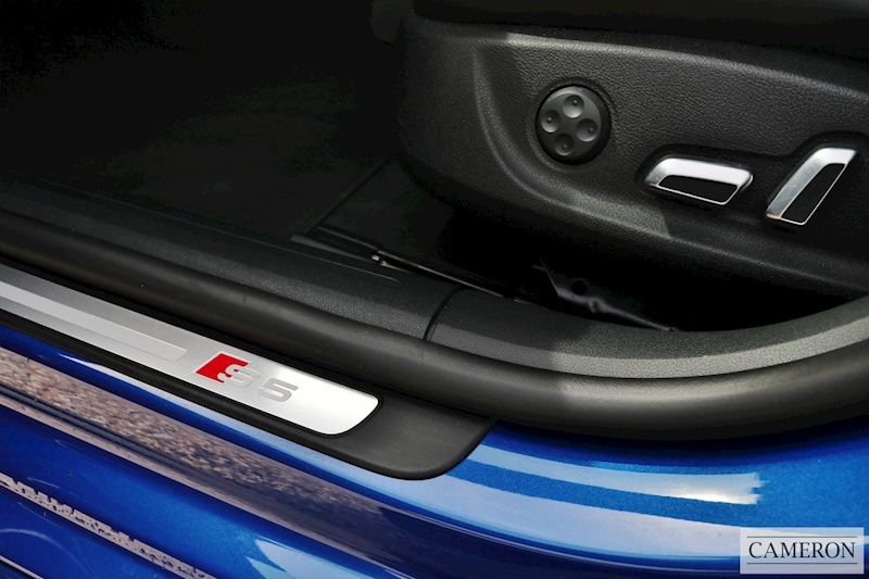 Audi 3.0 TFSI V6 Black Edition Sportback 5dr Petrol S Tronic quattro (s/s) (184 g/km, 328 bhp)