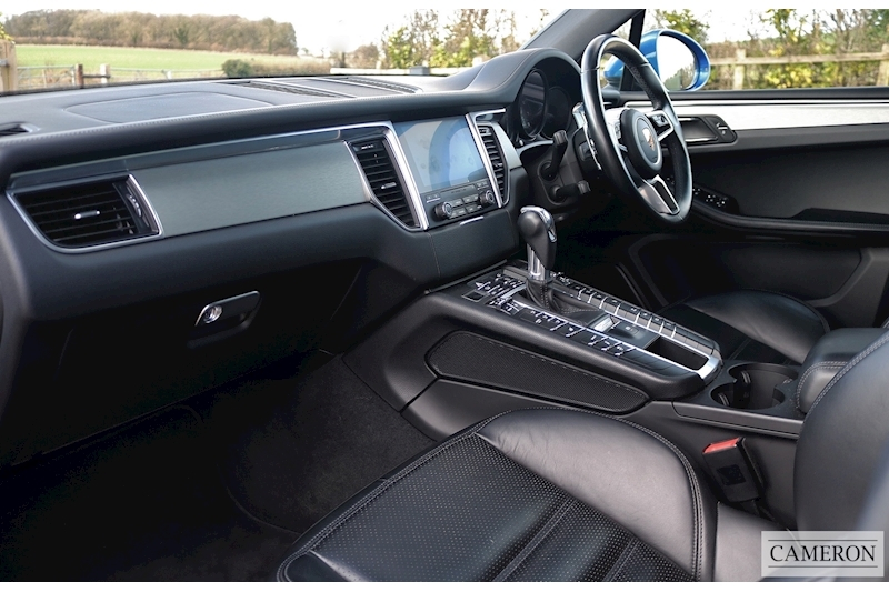 Porsche 3.0T V6 GTS PDK 3.0 5dr SUV Automatic Petrol