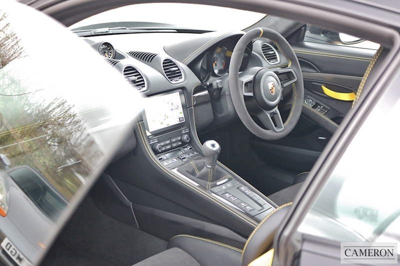 Porsche 4.0 GT4 Coupe 2dr Petrol Manual Euro 6 (s/s) (420 ps)