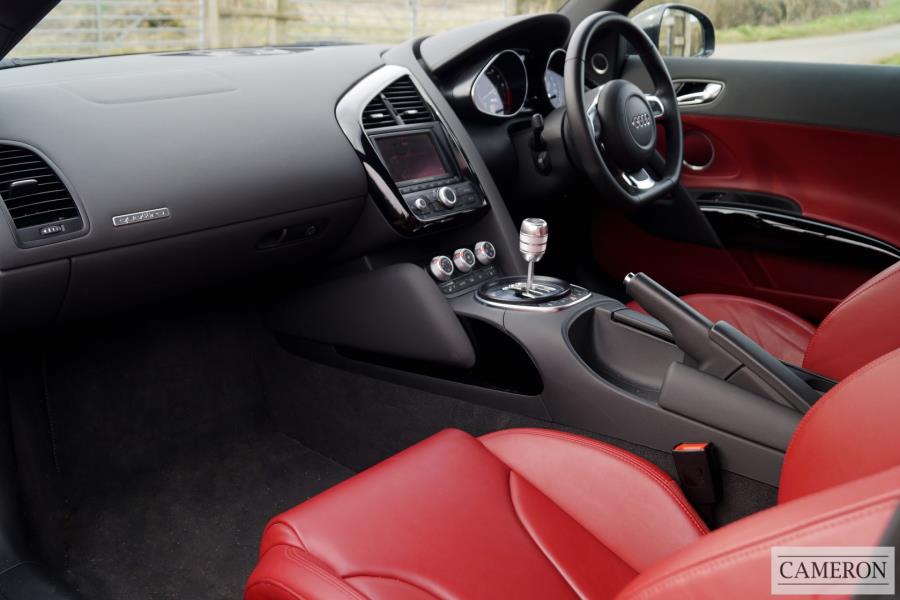 Audi R8 V10 Quattro Coupe 5.2 Manual Petrol