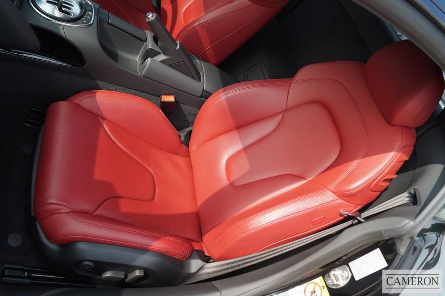 Audi R8 V10 Quattro Coupe 5.2 Manual Petrol