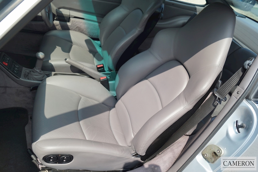 Porsche Porsche 911 993 Carrera 4 Coupe +Manual