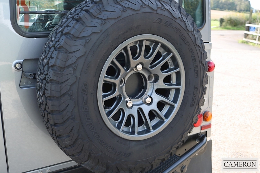 Land Rover Defender 90 XS Station Wagon 2.2