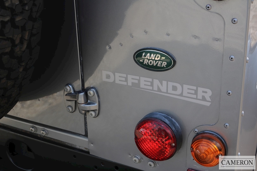 Land Rover Defender 90 XS Station Wagon 2.2
