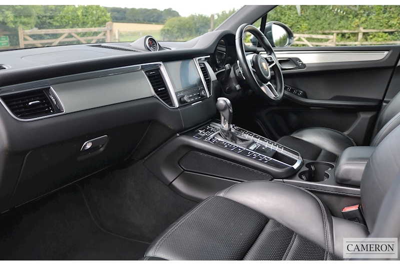 Porsche Macan GTS SUV 3.0 PDK Petrol
