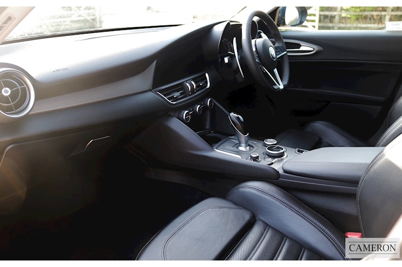 Alfa Romeo Alfa Giulia 2.0 Turbo 280hp Veloce 2.0 4dr Saloon Automatic Petrol