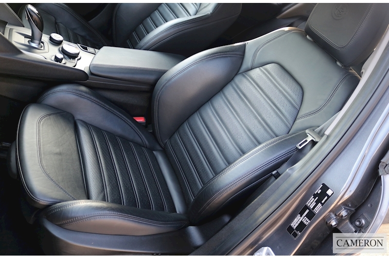 Alfa Romeo Alfa Giulia 2.0 Turbo 280hp Veloce 2.0 4dr Saloon Automatic Petrol