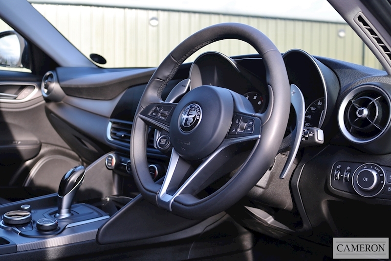 Alfa Romeo Alfa Giulia 2.0 Turbo 280hp Veloce 2.0 4dr Saloon Automatic Petrol