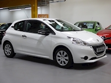 Peugeot 208 2014 Access - Thumb 8