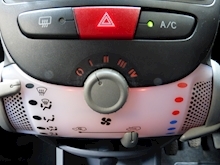 Toyota AYGO 2010 Blue - Thumb 31
