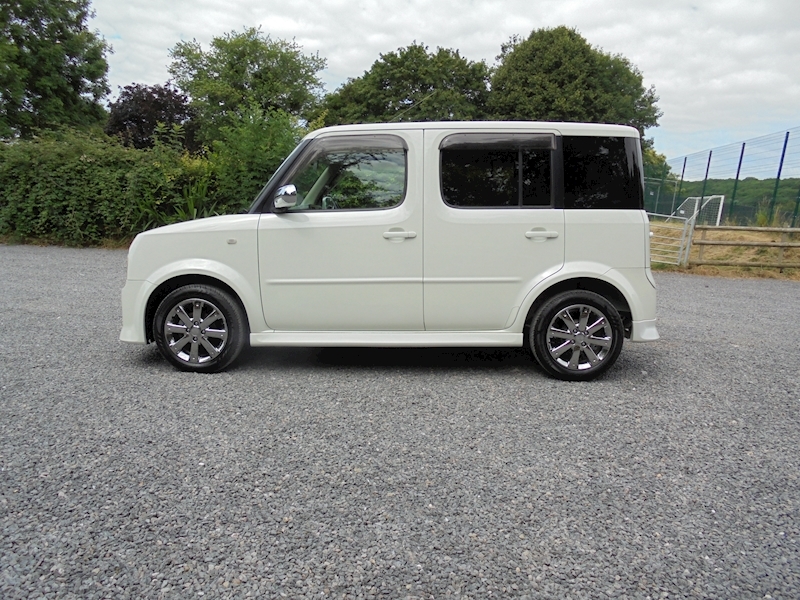 Nissan cube rider