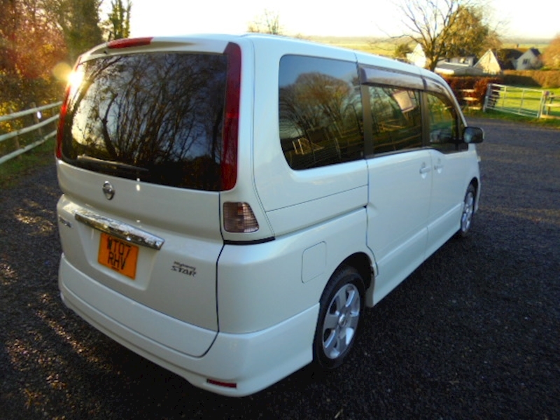 Nissan serena highway star