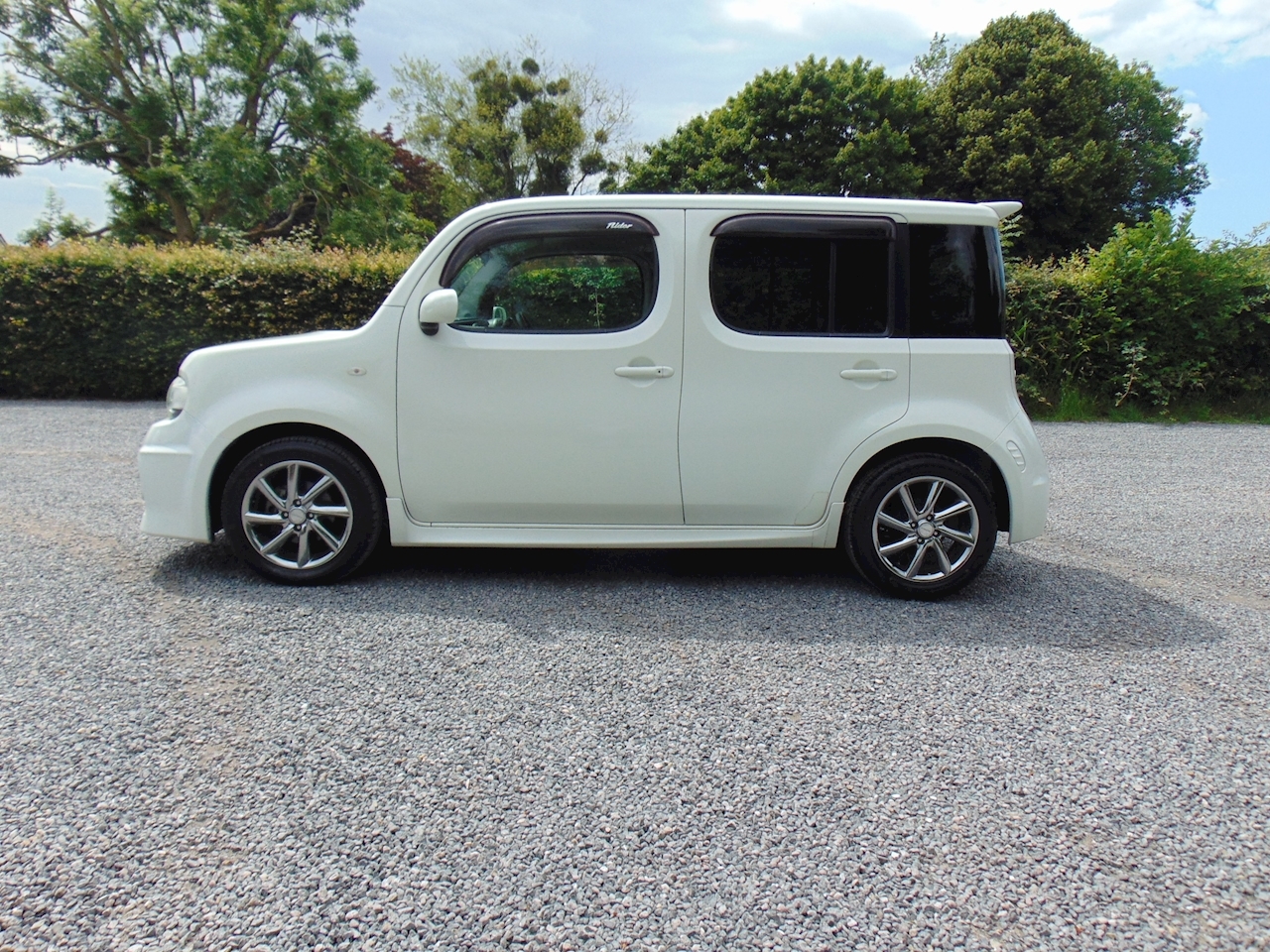 Nissan cube rider