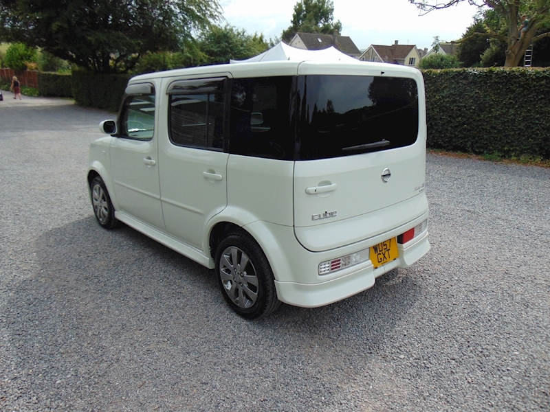 Nissan cube rider