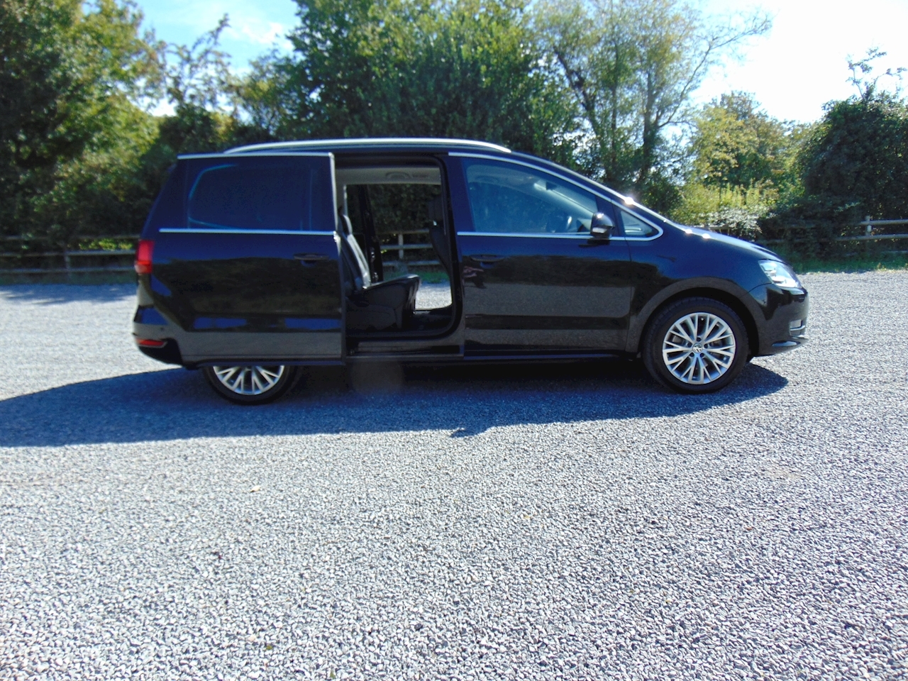 VW Sharan can be an office on wheels