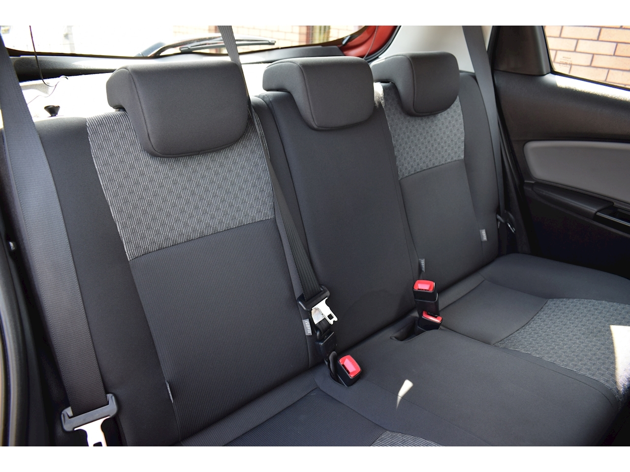 toyota yaris 2015 isofix